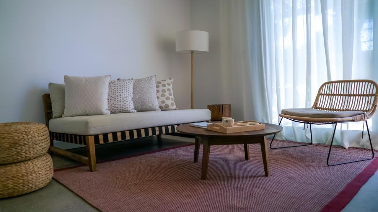 Casagrande Hotel & Beach Club José Ignacio Exteriör bild A living room with a carpet