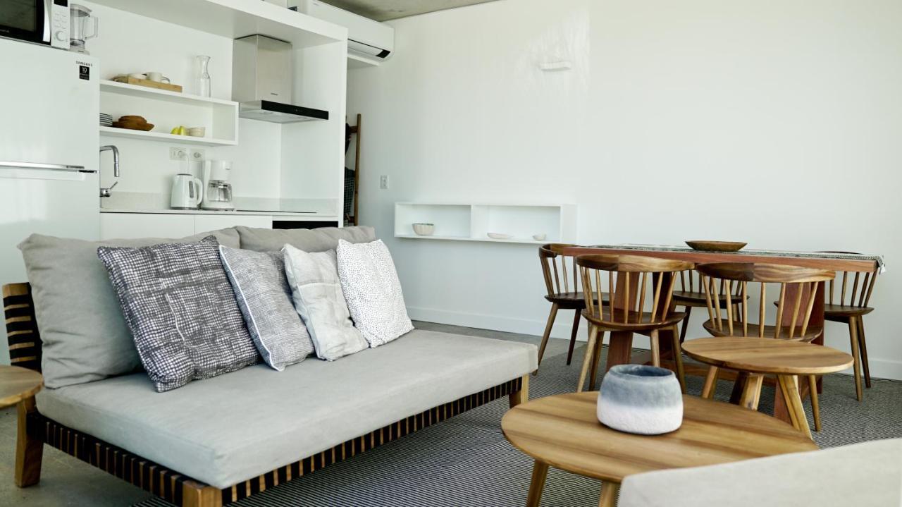 Casagrande Hotel & Beach Club José Ignacio Exteriör bild A living room in a typical apartment