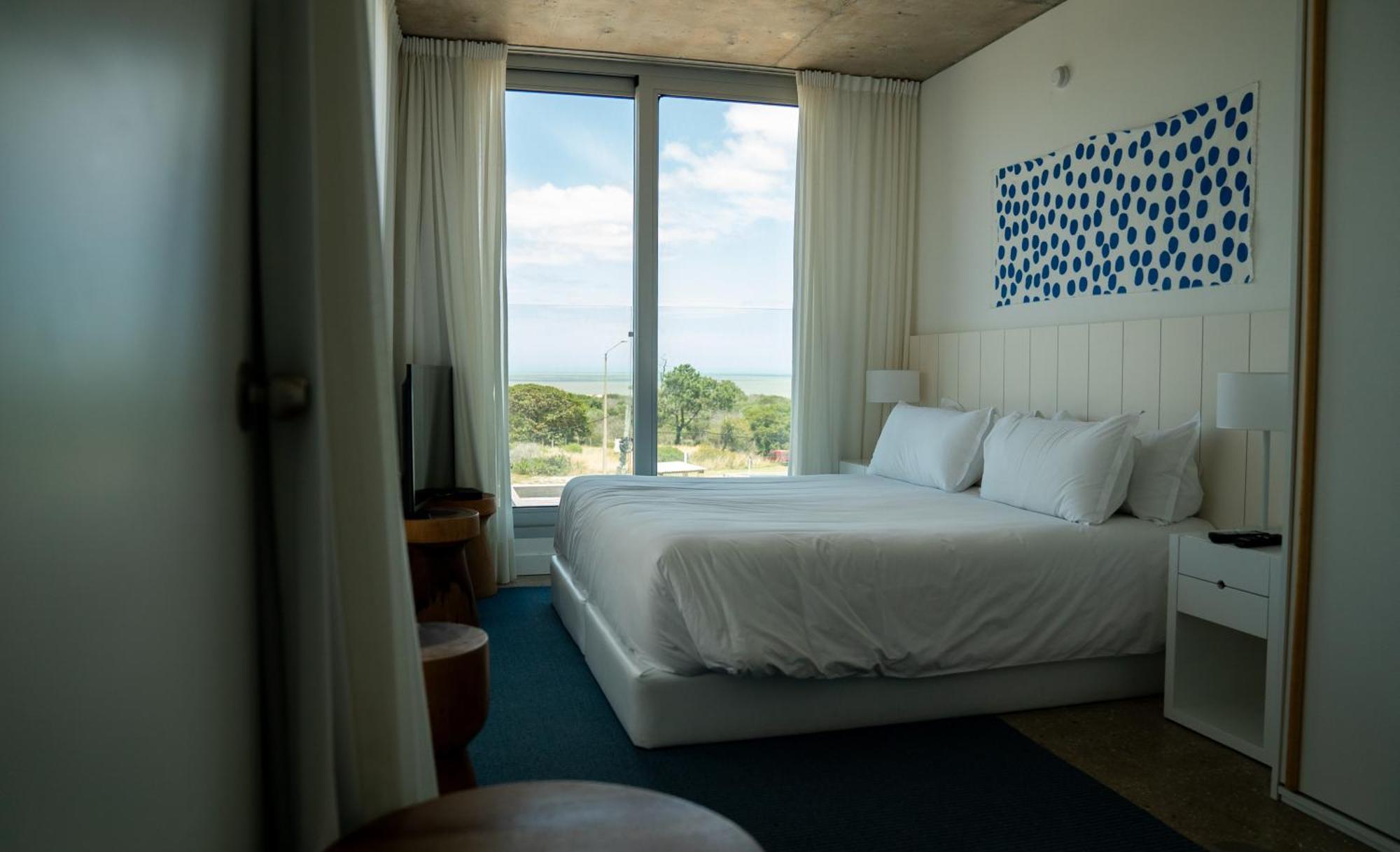 Casagrande Hotel & Beach Club José Ignacio Exteriör bild A bedroom at the Hotel del Mar